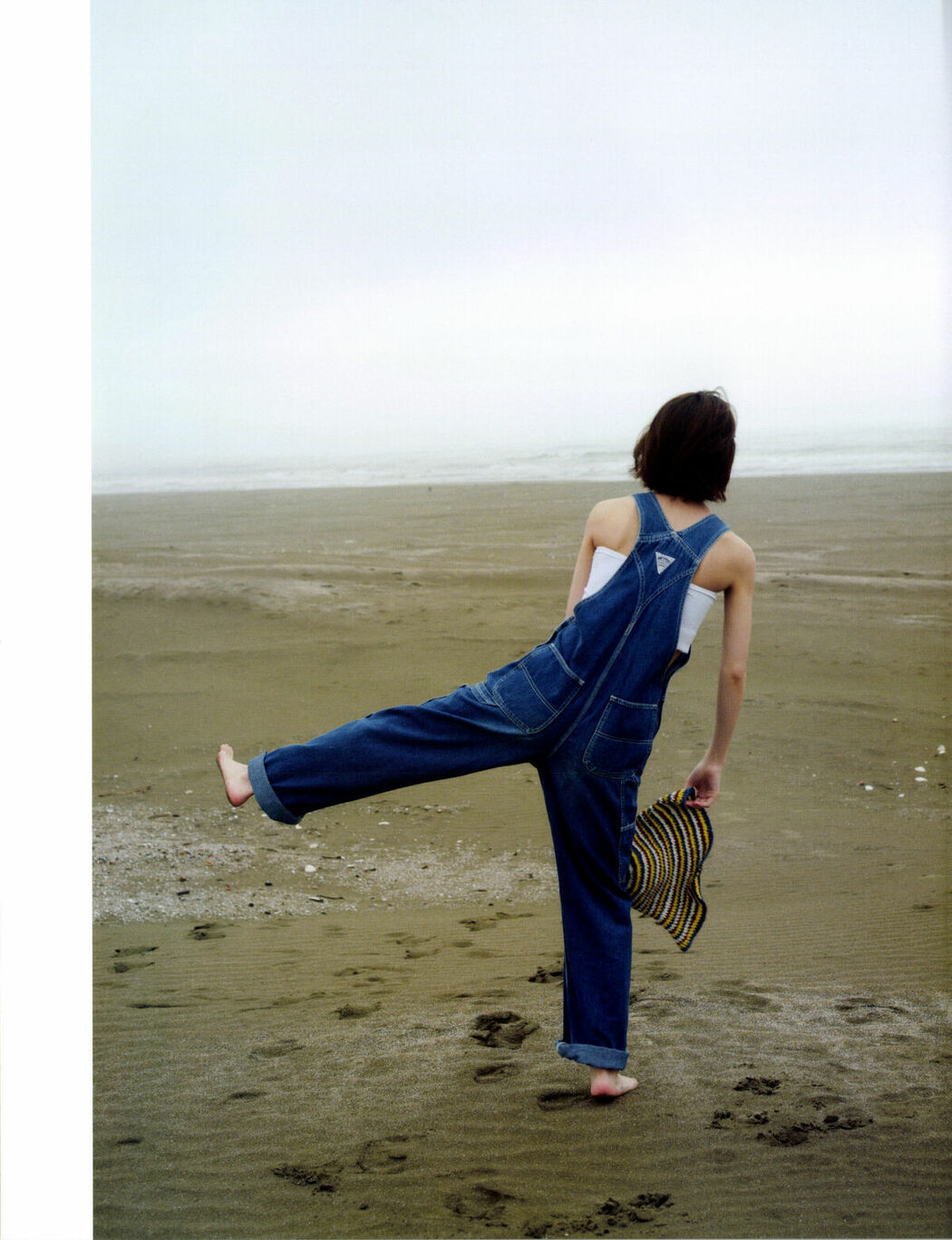 JP Yumi Wakatsuki 若月佑美 – 写真集 アンド チョコレート (128P)