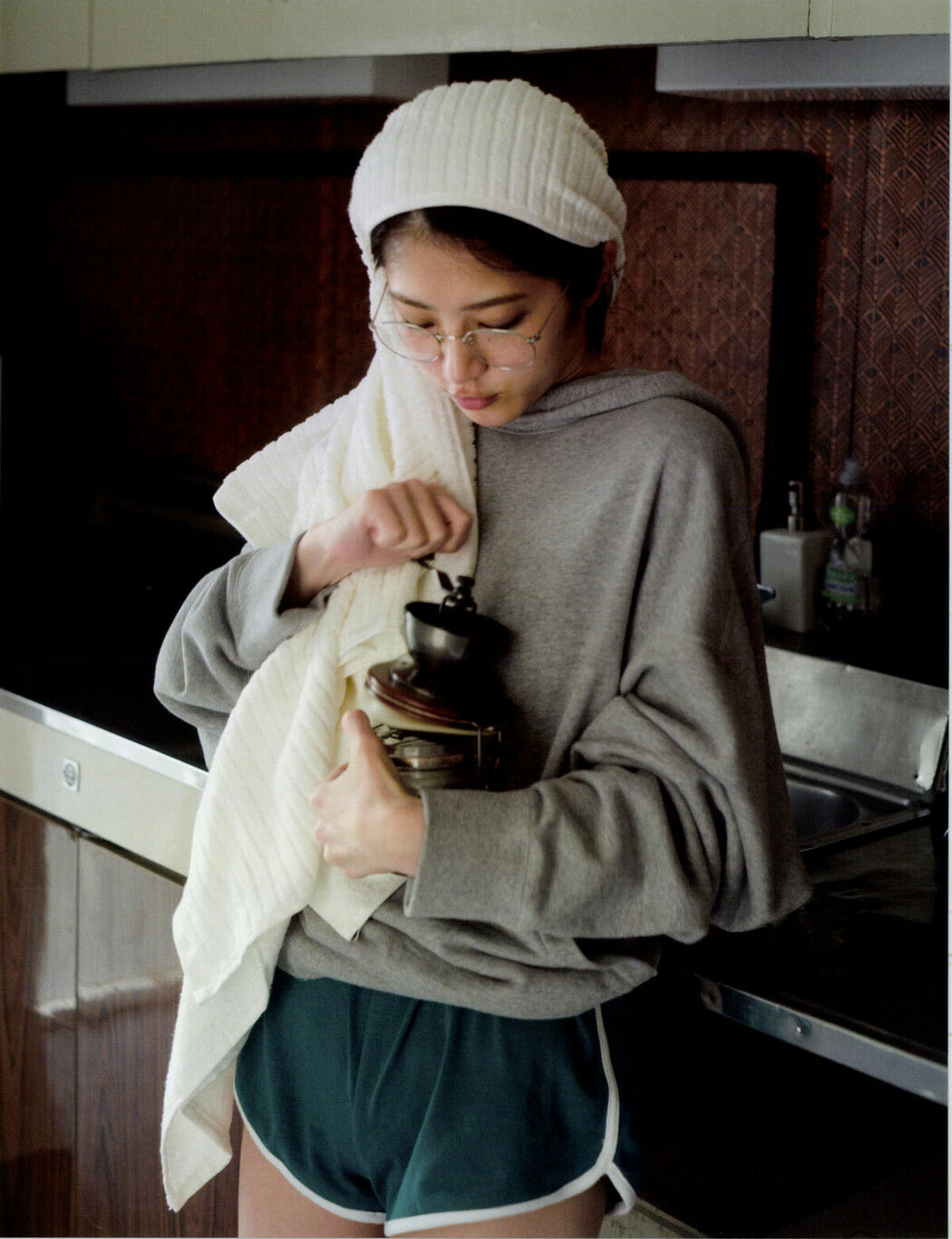 JP Yumi Wakatsuki 若月佑美 – 写真集 アンド チョコレート (128P)