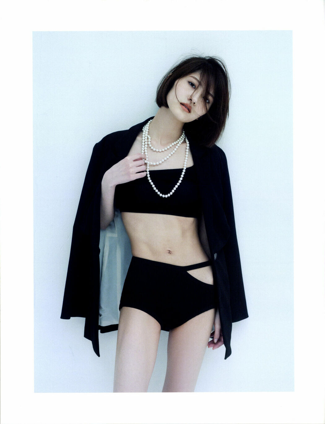 JP Yumi Wakatsuki 若月佑美 – 写真集 アンド チョコレート (128P)