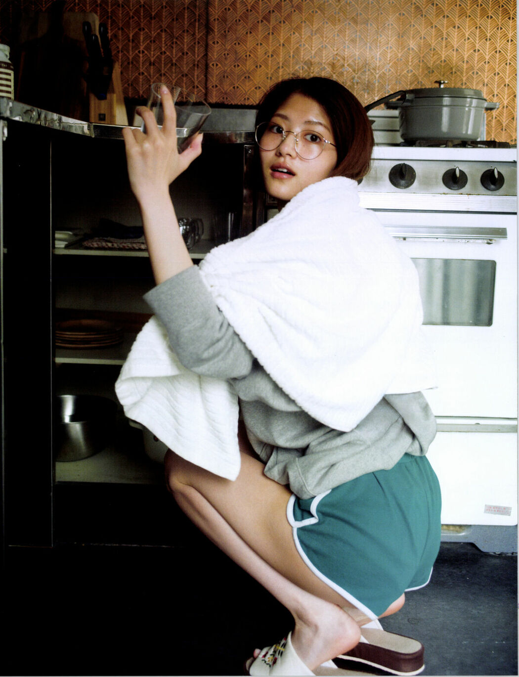 JP Yumi Wakatsuki 若月佑美 – 写真集 アンド チョコレート (128P)