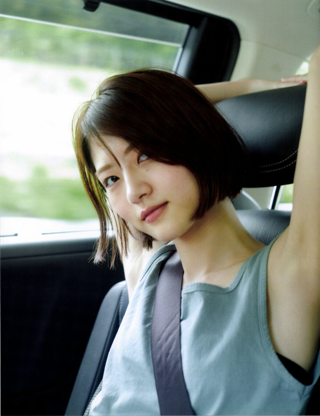 JP Yumi Wakatsuki 若月佑美 – 写真集 アンド チョコレート (128P)