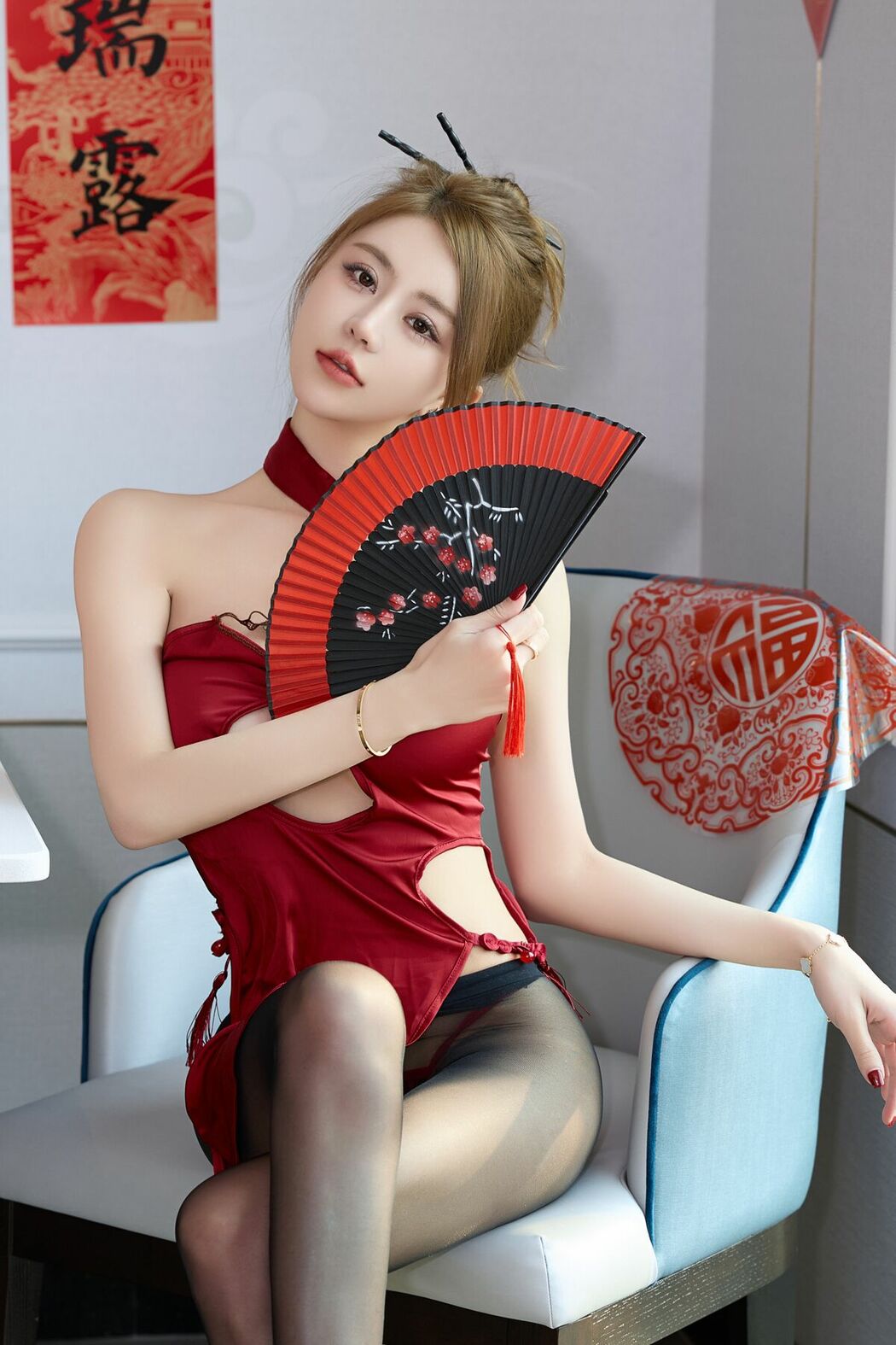 内购无水印 tina_甜仔 – 秀人网模特 新年主题 内购无水印 (86P)