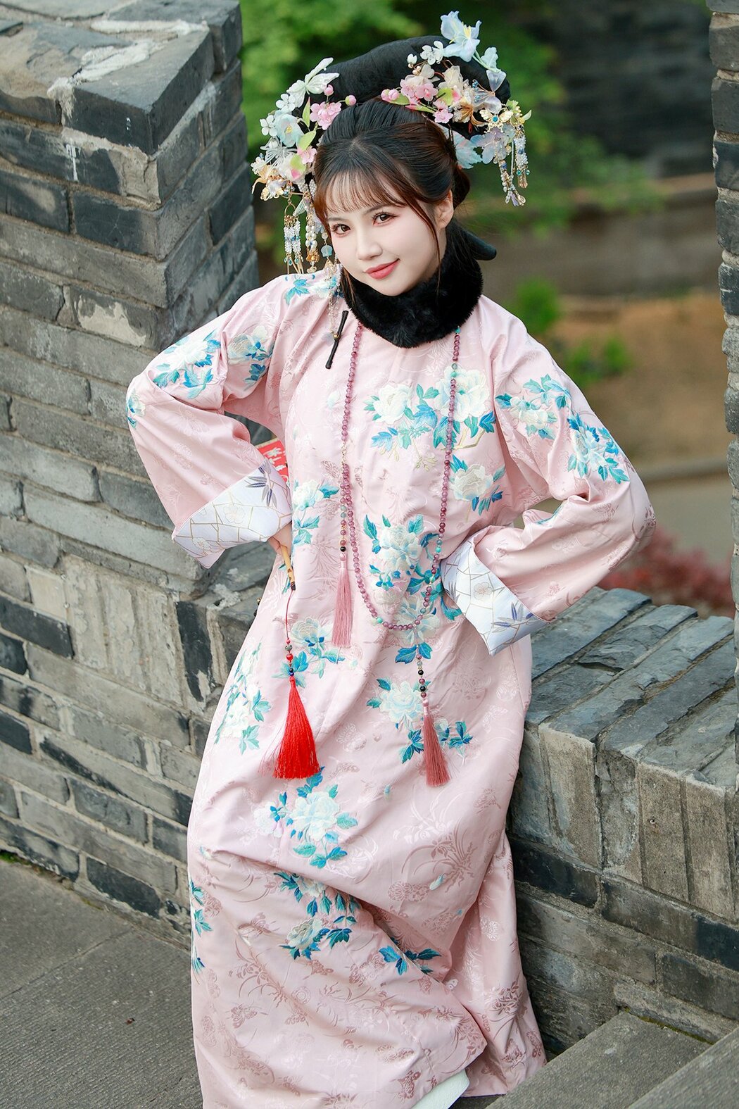 YiTuYu艺图语 Vol.9792 He He Zi (14P) Cover Photo