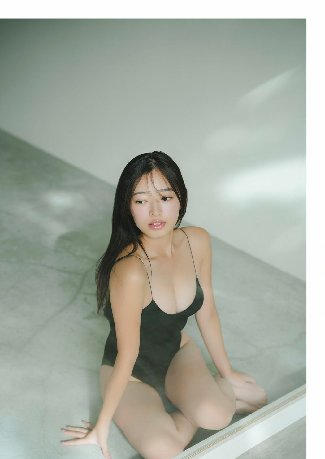 JP Kuroe Koharu 黒江こはる – 写真集 キラキラ輝く瞳 (57P)