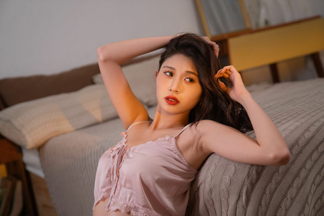 YiTuYu艺图语 Vol.9807 Model Liu (34P)