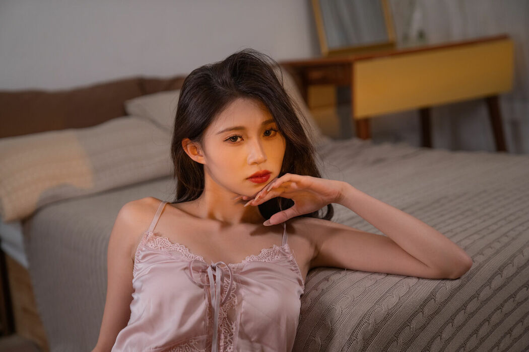 YiTuYu艺图语 Vol.9807 Model Liu (34P)