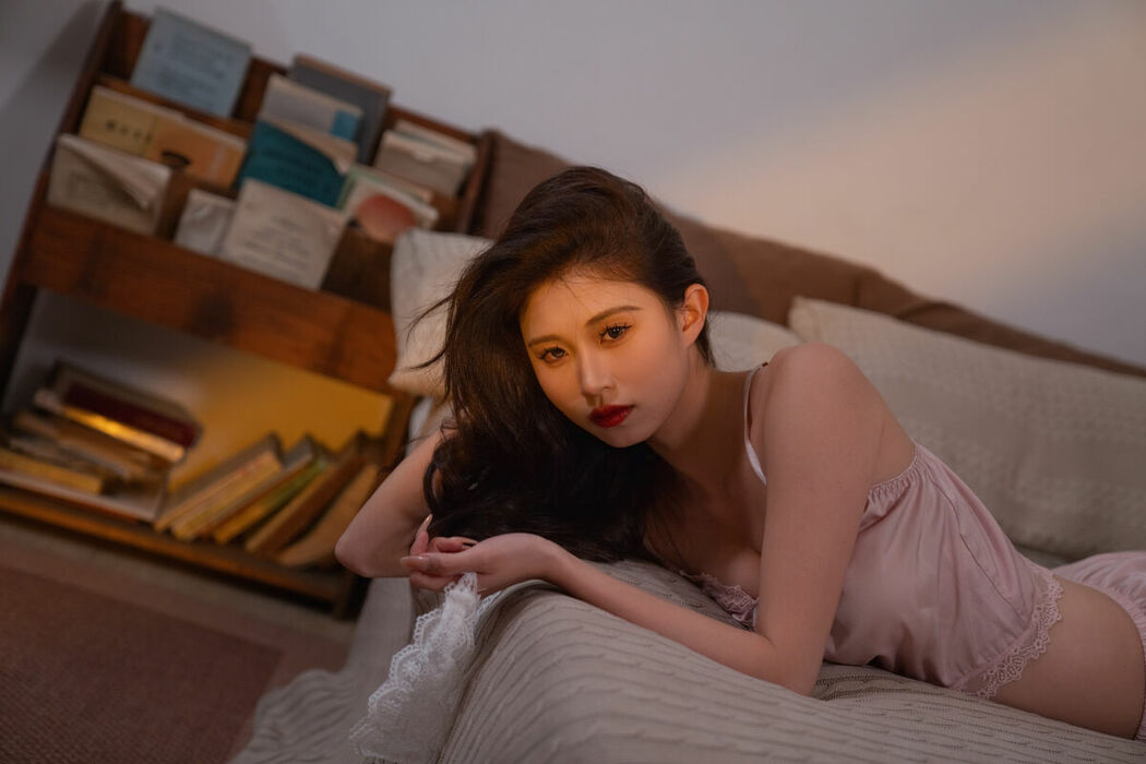 YiTuYu艺图语 Vol.9807 Model Liu (34P)
