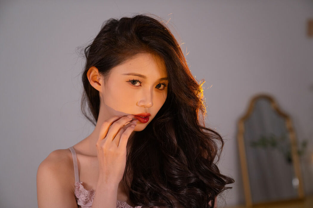 YiTuYu艺图语 Vol.9807 Model Liu (34P)