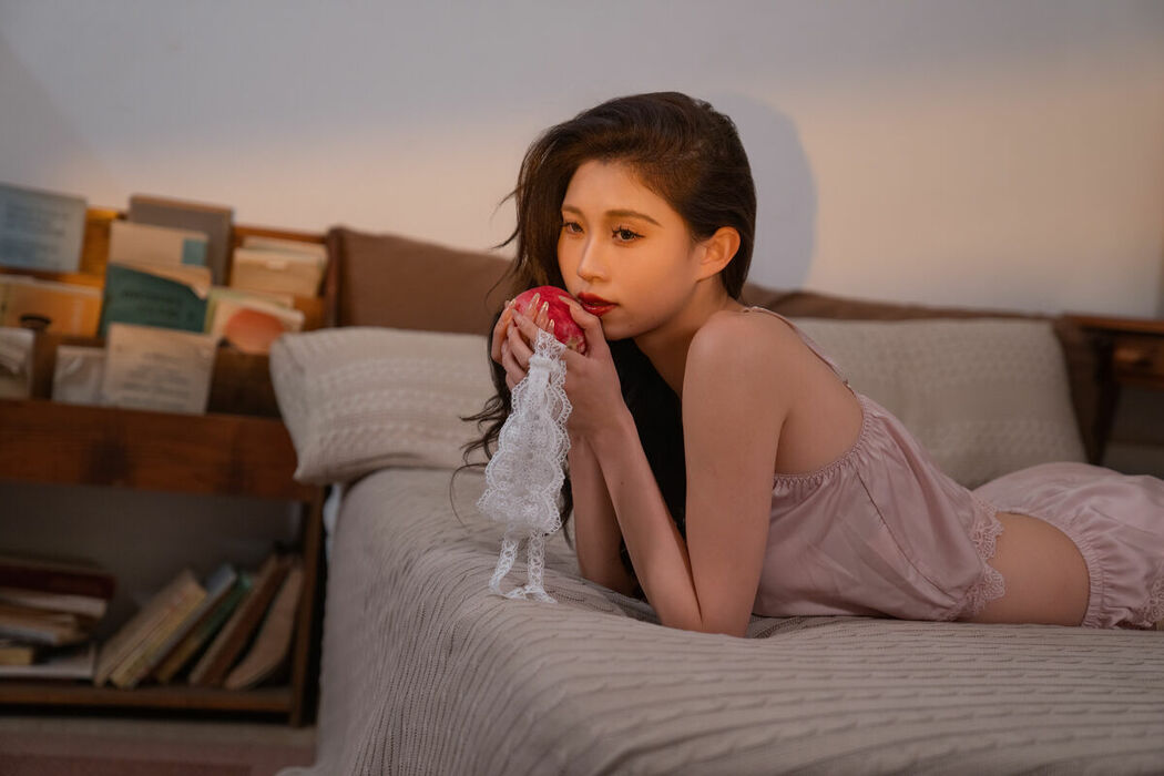 YiTuYu艺图语 Vol.9807 Model Liu (34P)