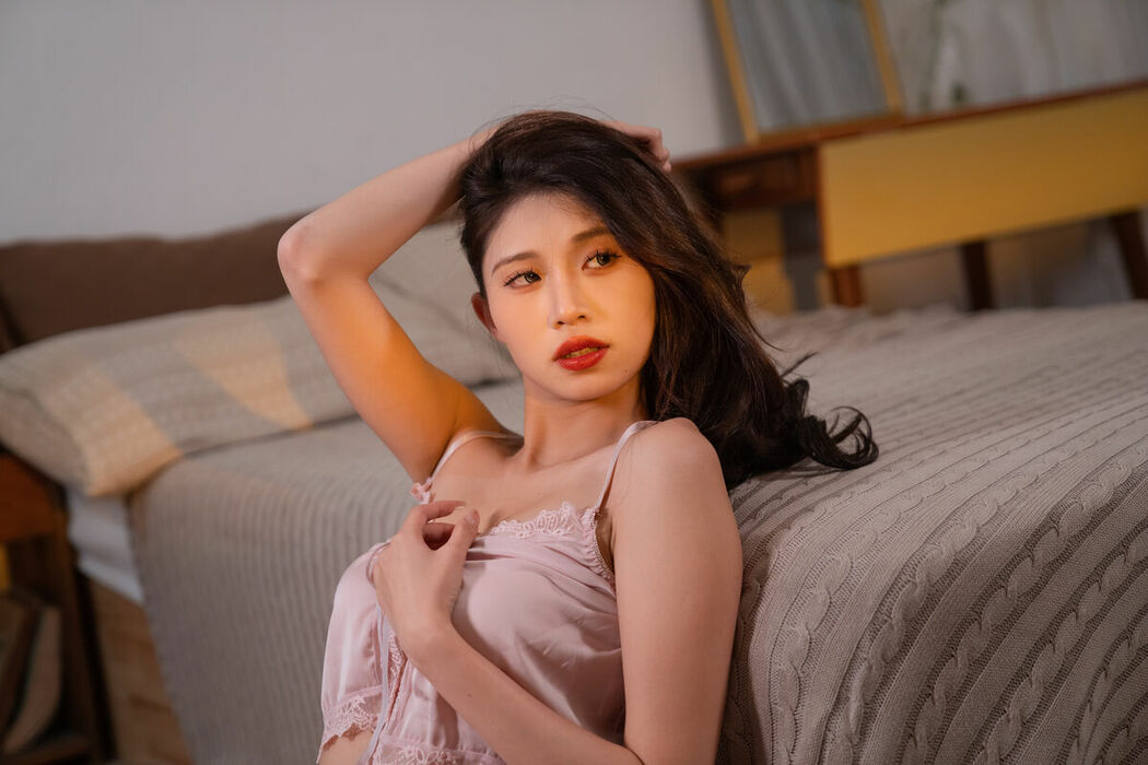 YiTuYu艺图语 Vol.9807 Model Liu (34P)