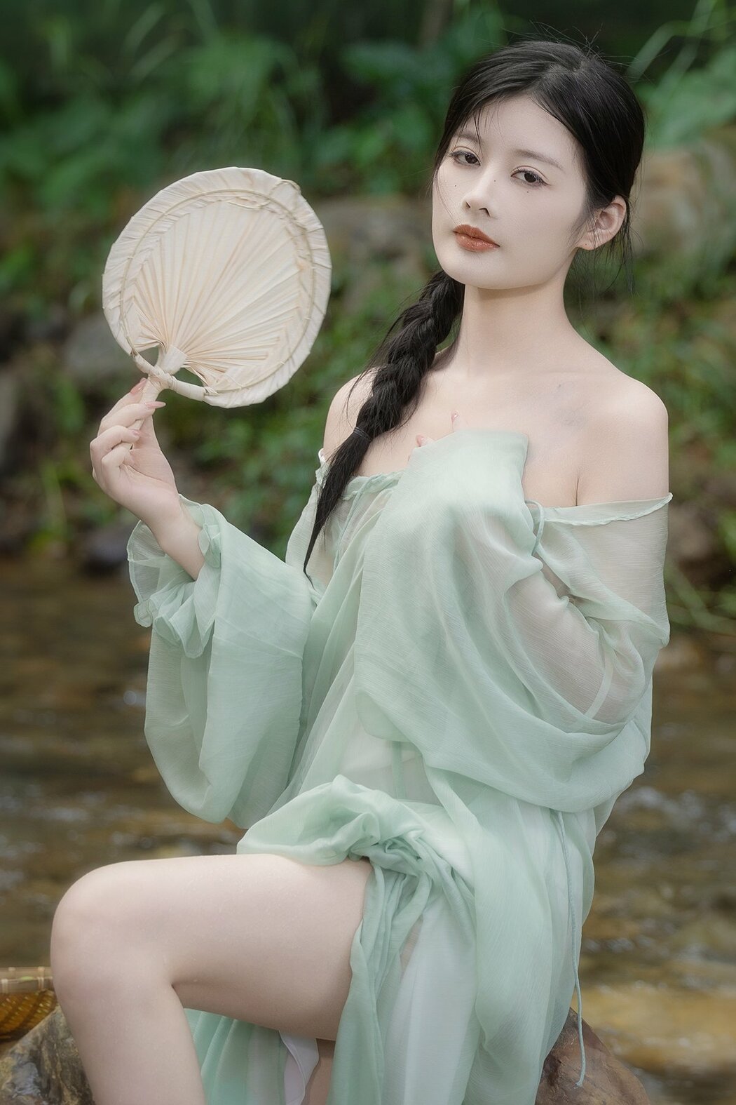 YiTuYu艺图语 Vol.9824 Yu Mi (24P) Cover Photo