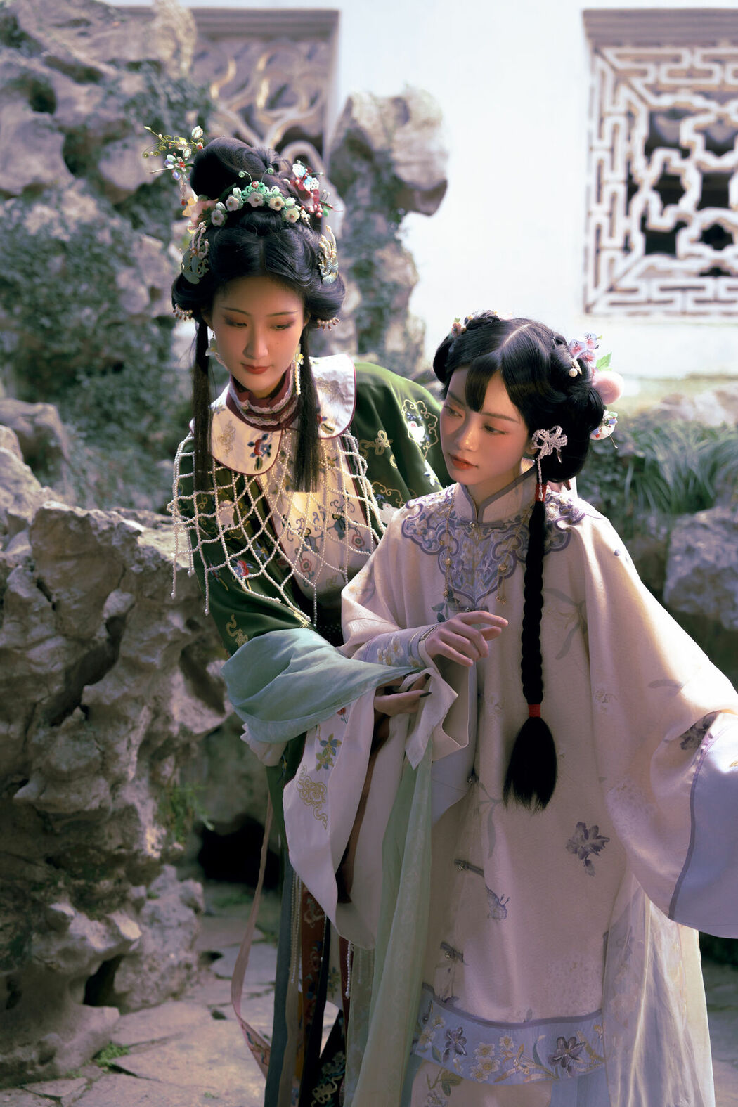 YiTuYu艺图语 Vol.9846 He Li Han (24P)