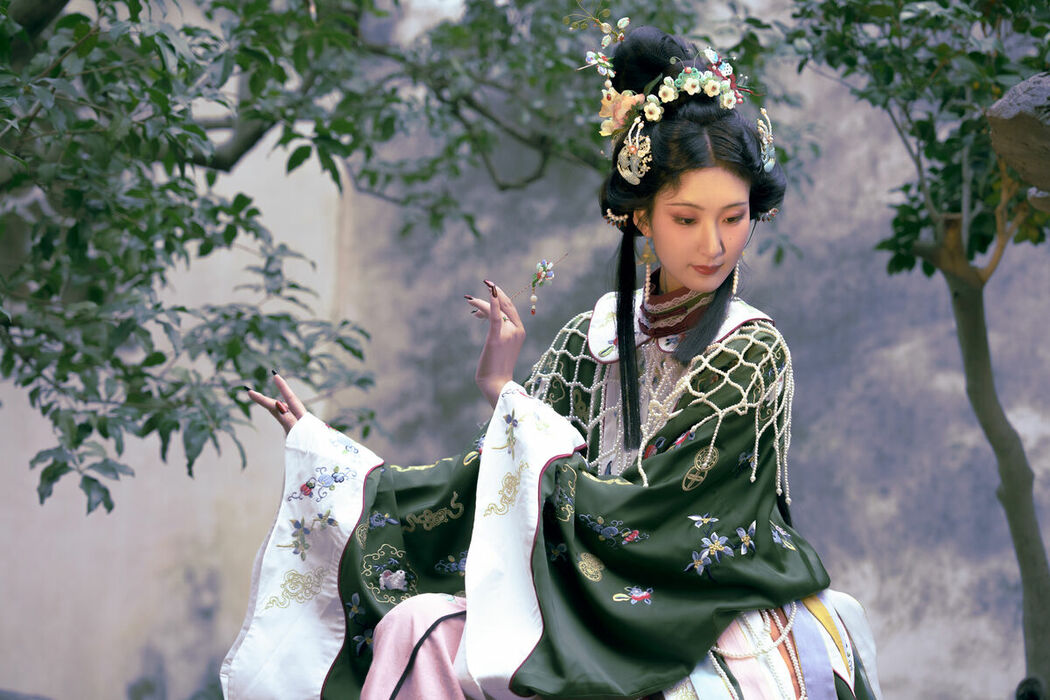 YiTuYu艺图语 Vol.9846 He Li Han (24P)