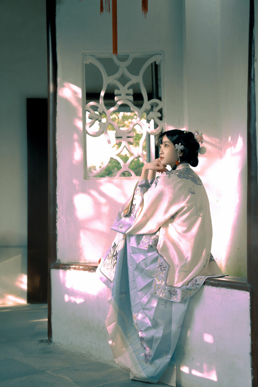 YiTuYu艺图语 Vol.9846 He Li Han (24P)