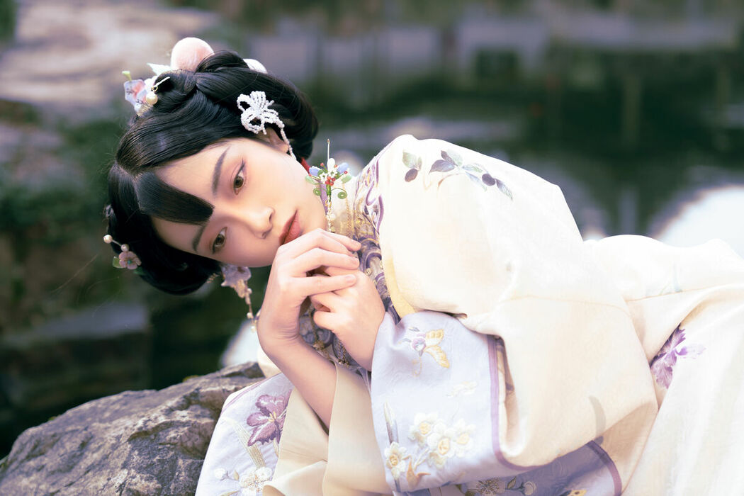 YiTuYu艺图语 Vol.9846 He Li Han (24P)