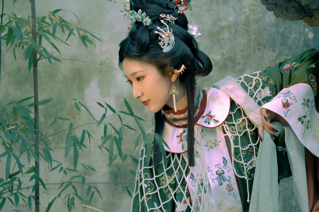 YiTuYu艺图语 Vol.9846 He Li Han (24P)