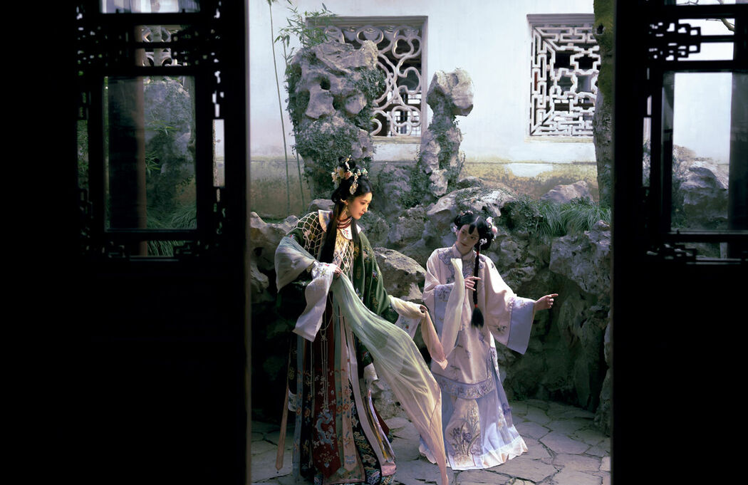 YiTuYu艺图语 Vol.9846 He Li Han (24P)