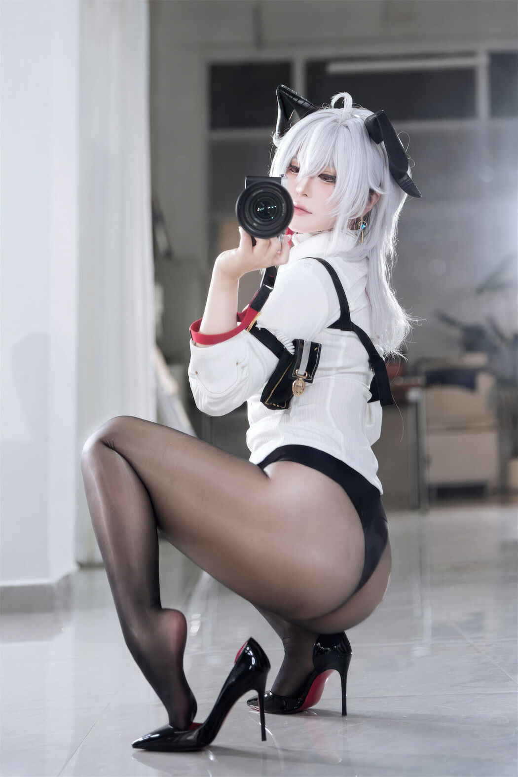 Coser@半半子 – 鸣潮 赞妮 (58P)