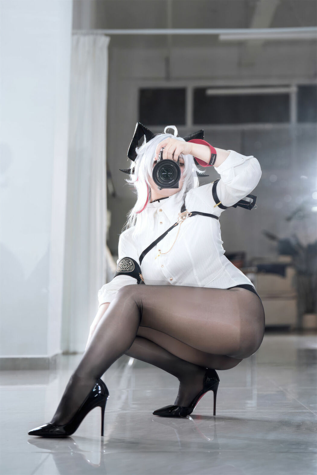 Coser@半半子 – 鸣潮 赞妮 (58P)