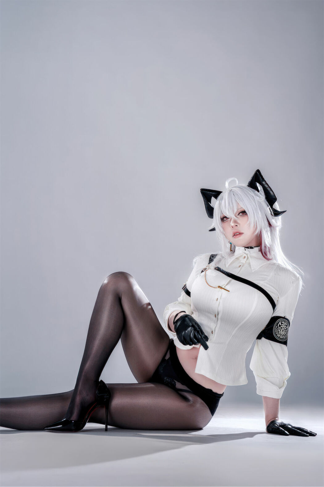 Coser@半半子 – 鸣潮 赞妮 (58P)