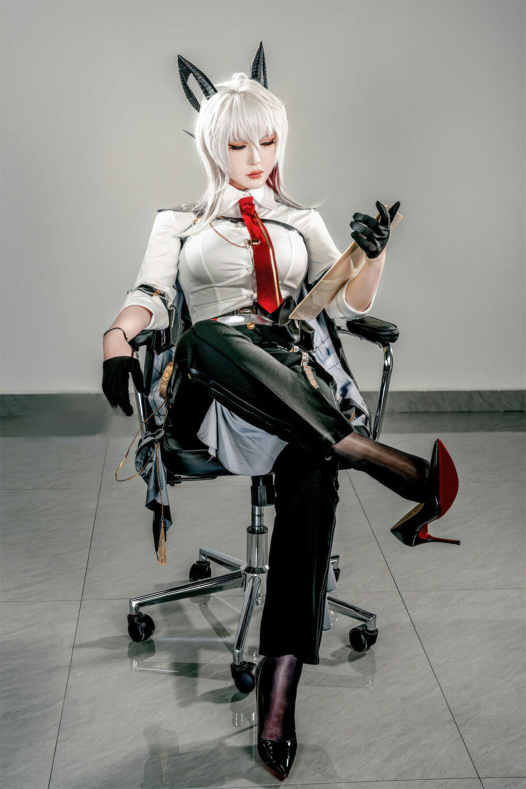 Coser@半半子 – 鸣潮 赞妮 (58P)