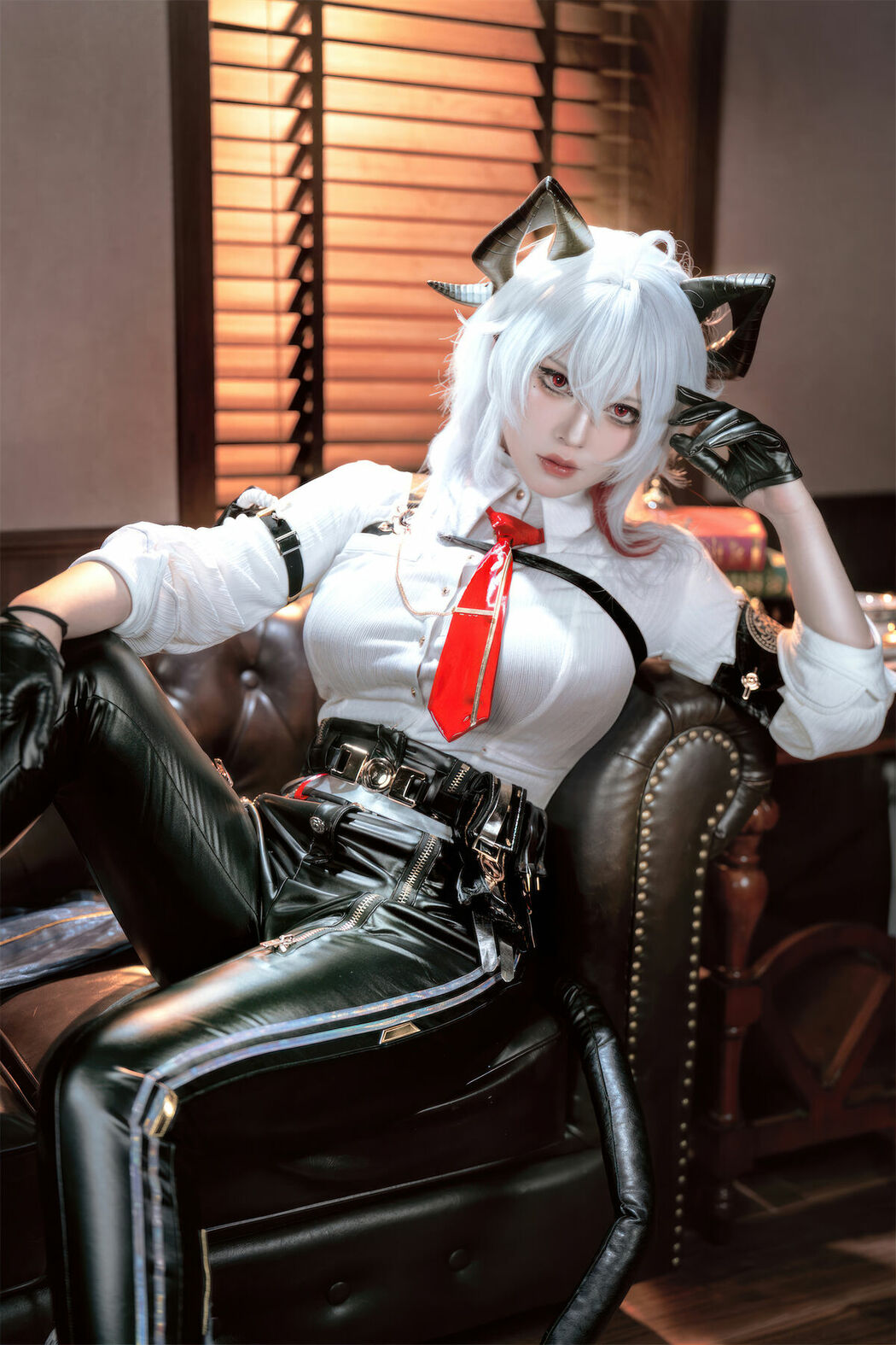 Coser@半半子 – 鸣潮 赞妮 (58P)