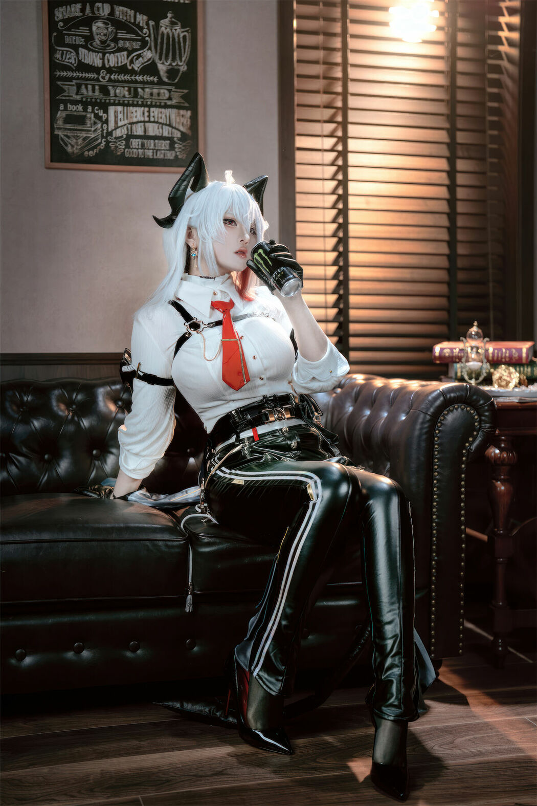 Coser@半半子 – 鸣潮 赞妮 (58P)