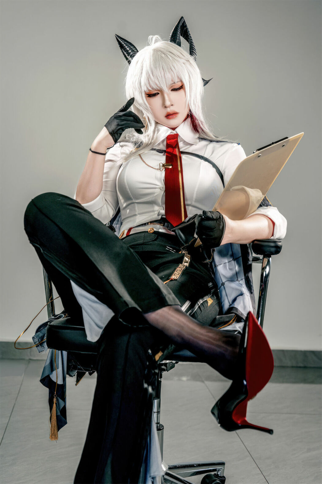 Coser@半半子 – 鸣潮 赞妮 (58P)