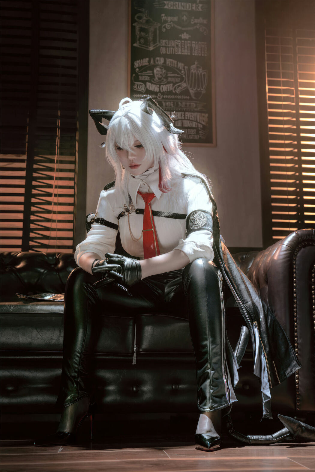 Coser@半半子 – 鸣潮 赞妮 (58P)