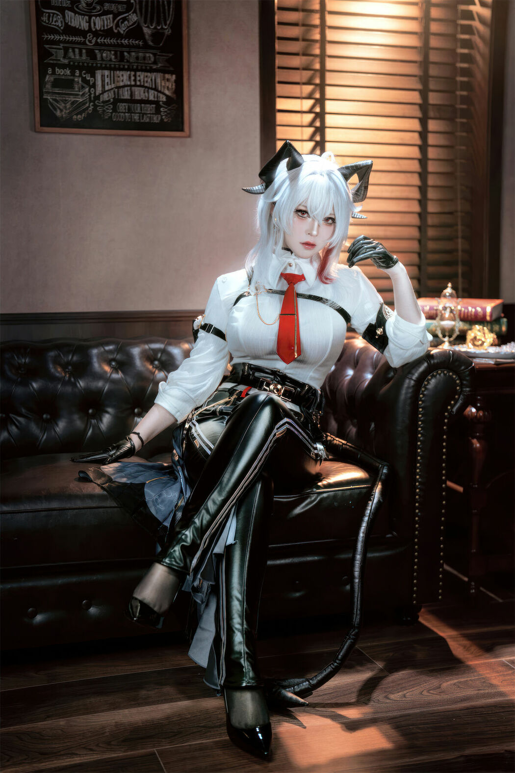 Coser@半半子 – 鸣潮 赞妮 (58P)