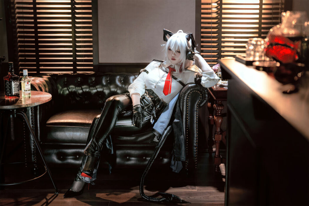 Coser@半半子 – 鸣潮 赞妮 (58P)