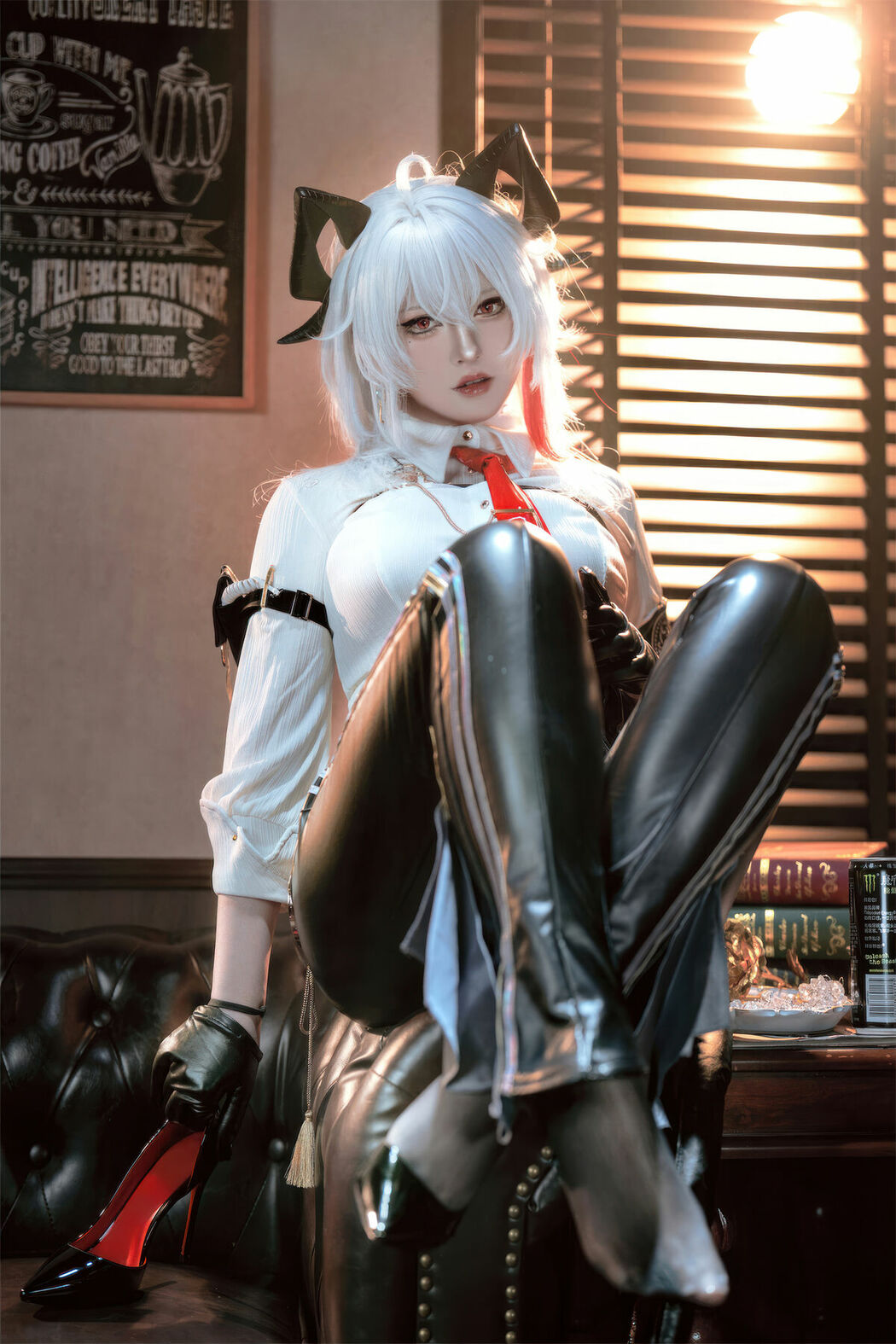 Coser@半半子 – 鸣潮 赞妮 (58P)