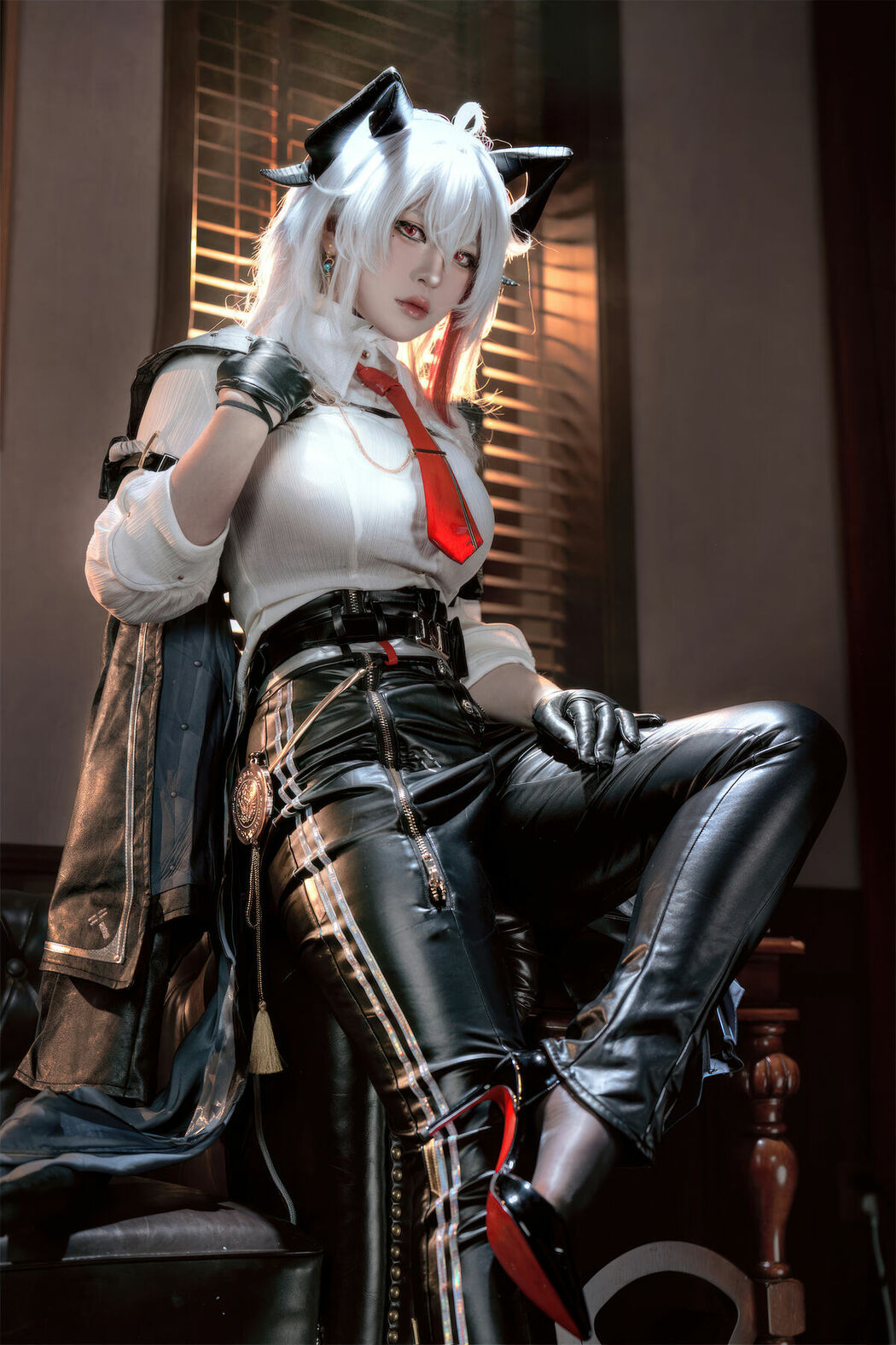 Coser@半半子 – 鸣潮 赞妮 (58P)