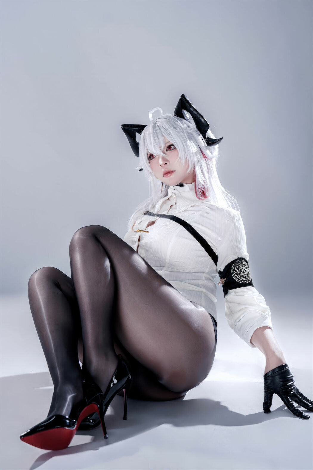Coser@半半子 – 鸣潮 赞妮 (58P)