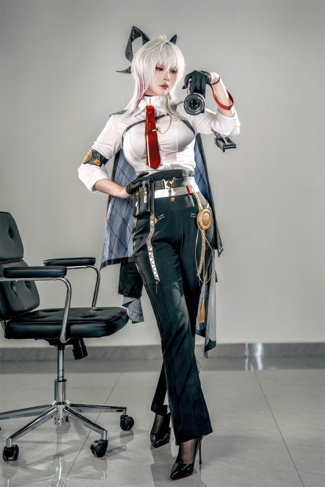 Coser@半半子 – 鸣潮 赞妮 (58P)