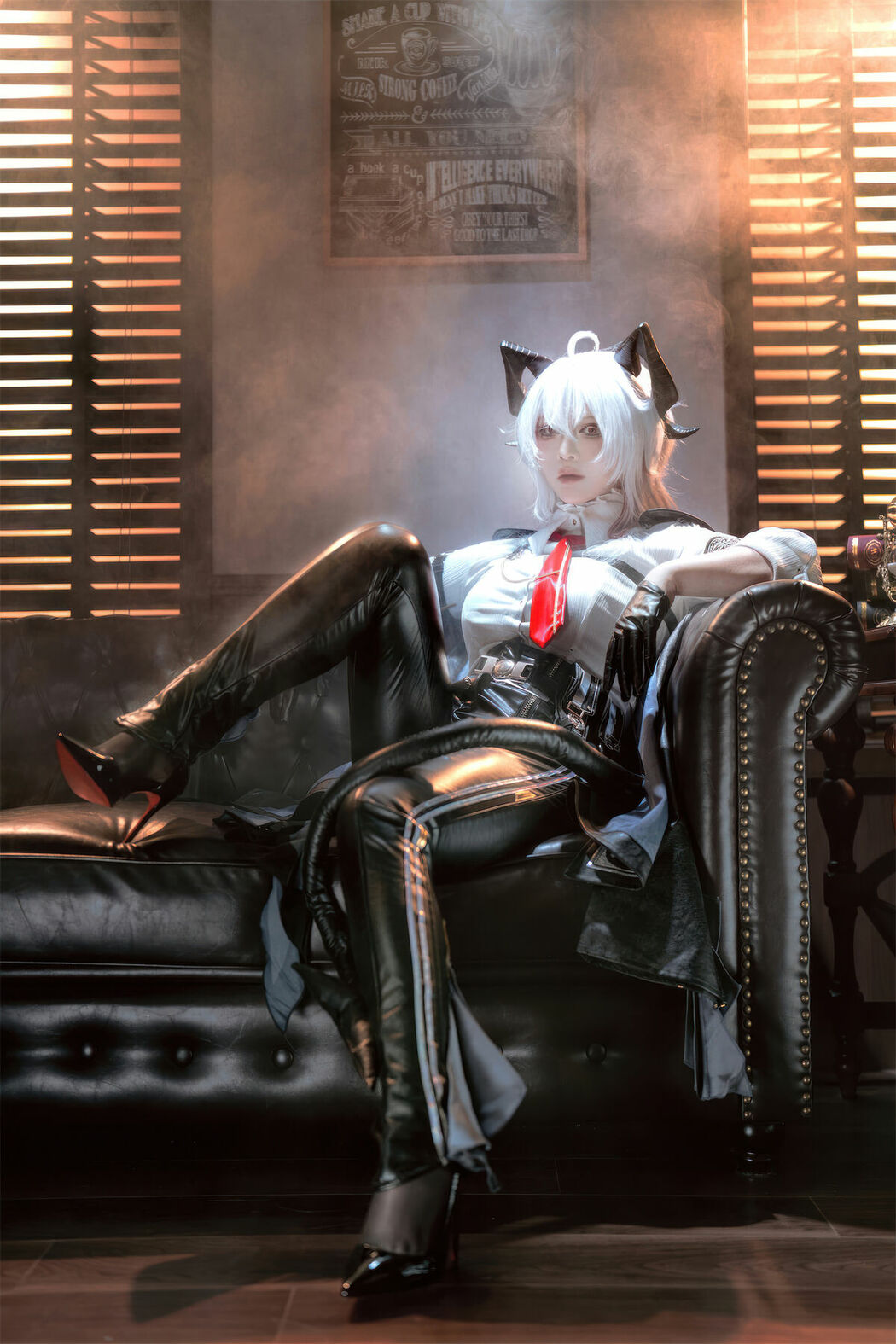 Coser@半半子 – 鸣潮 赞妮 (58P)