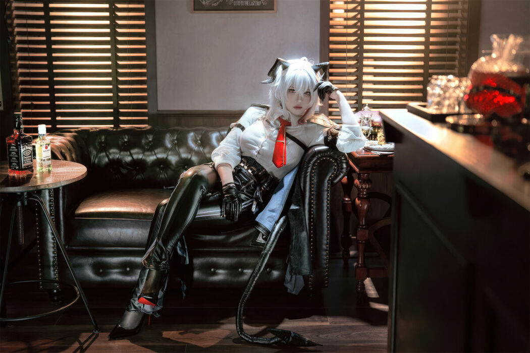 Coser@半半子 – 鸣潮 赞妮 (58P)