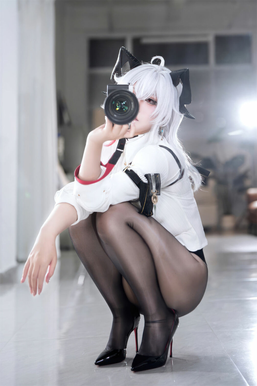 Coser@半半子 – 鸣潮 赞妮 (58P)