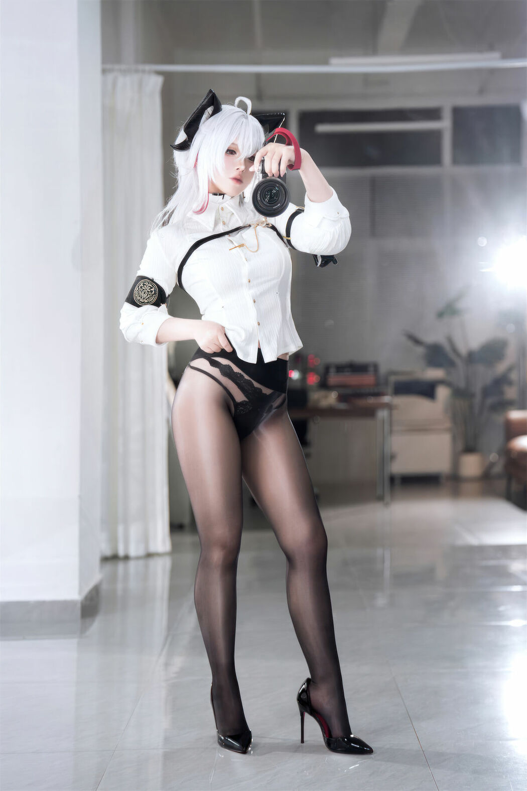 Coser@半半子 – 鸣潮 赞妮 (58P)