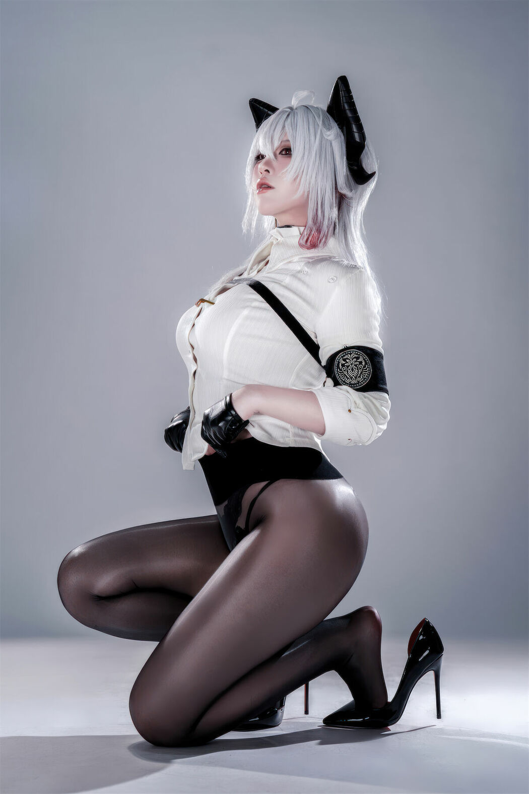 Coser@半半子 – 鸣潮 赞妮 (58P)