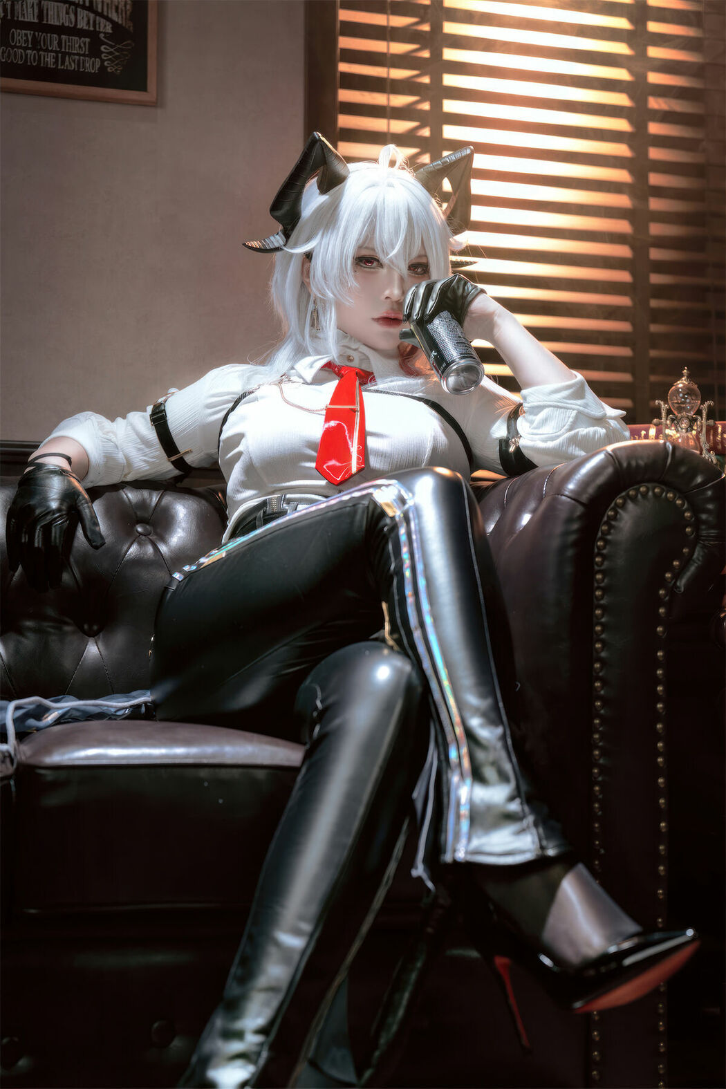 Coser@半半子 – 鸣潮 赞妮 (58P)