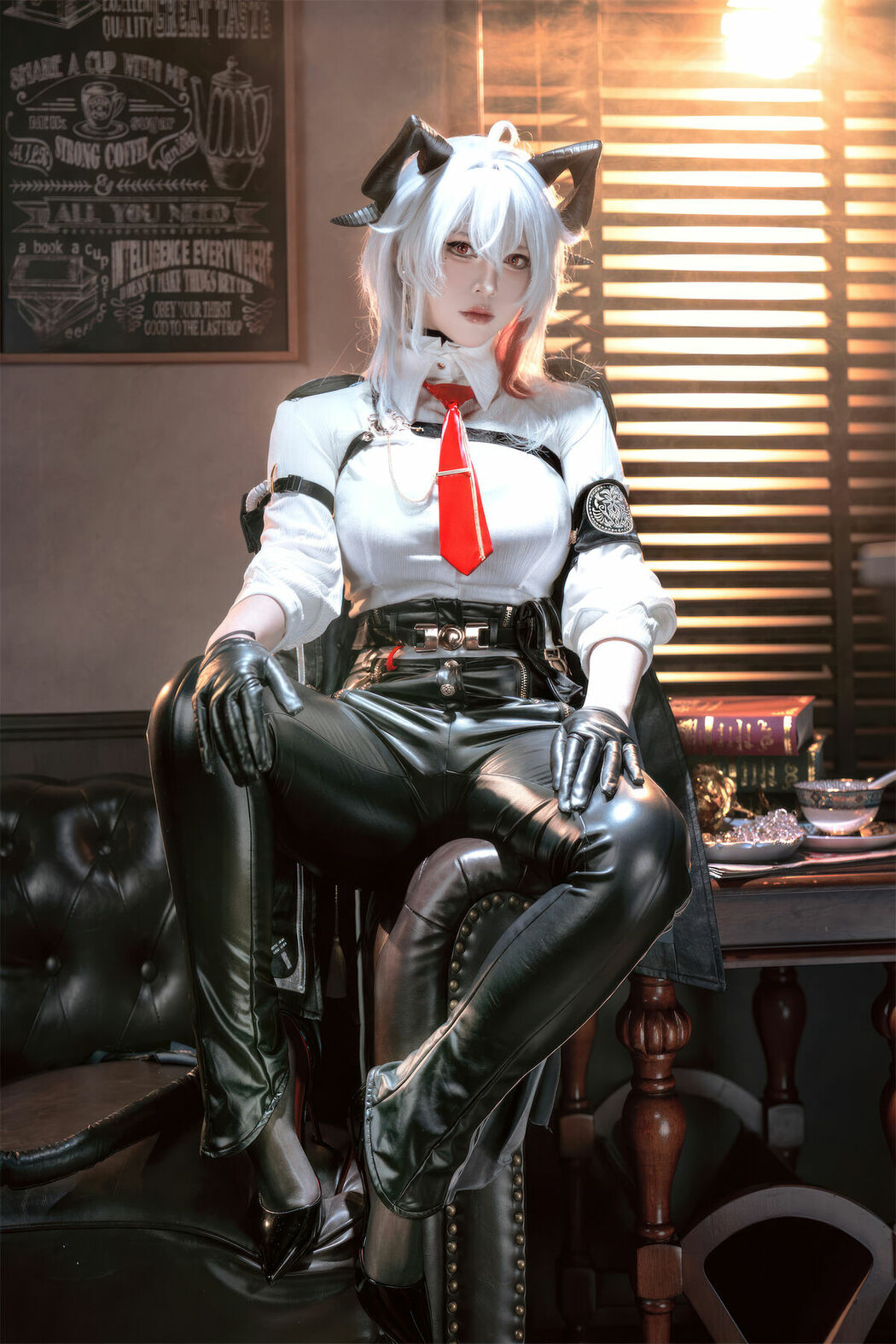 Coser@半半子 – 鸣潮 赞妮 (58P)