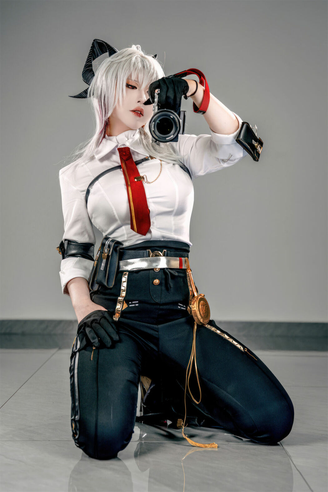 Coser@半半子 – 鸣潮 赞妮 (58P)