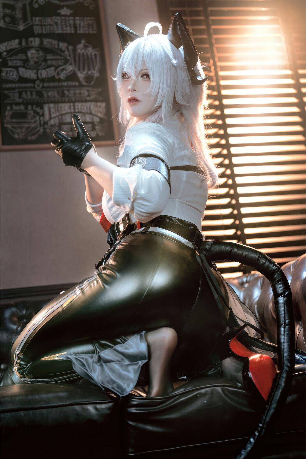 Coser@半半子 – 鸣潮 赞妮 (58P)