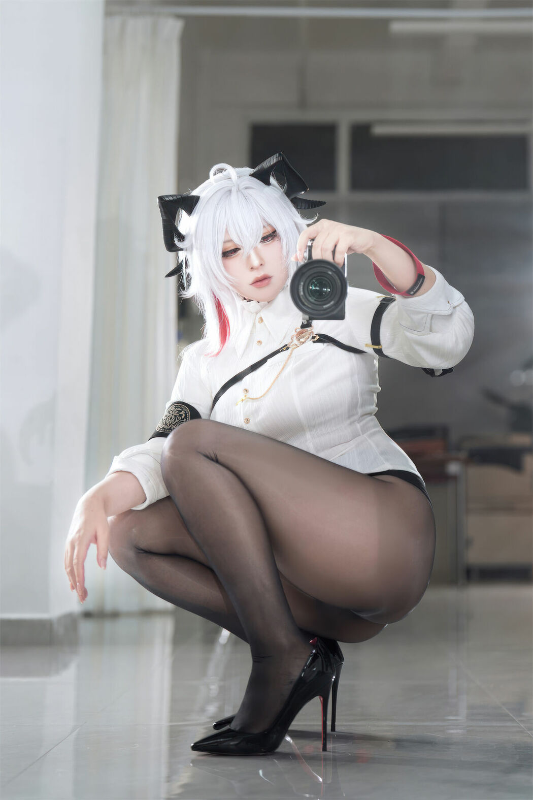 Coser@半半子 – 鸣潮 赞妮 (58P)