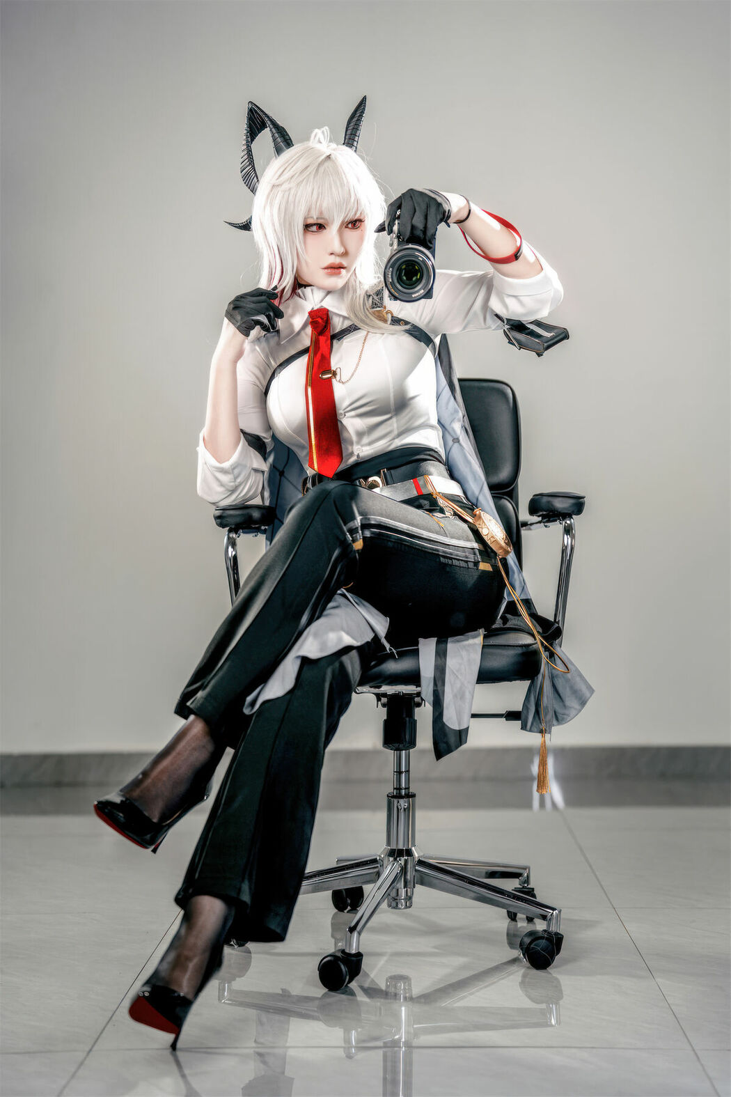 Coser@半半子 – 鸣潮 赞妮 (58P)