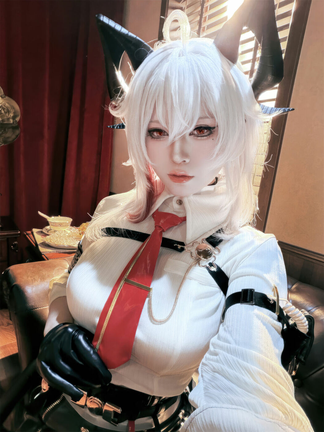 Coser@半半子 – 鸣潮 赞妮 (58P)