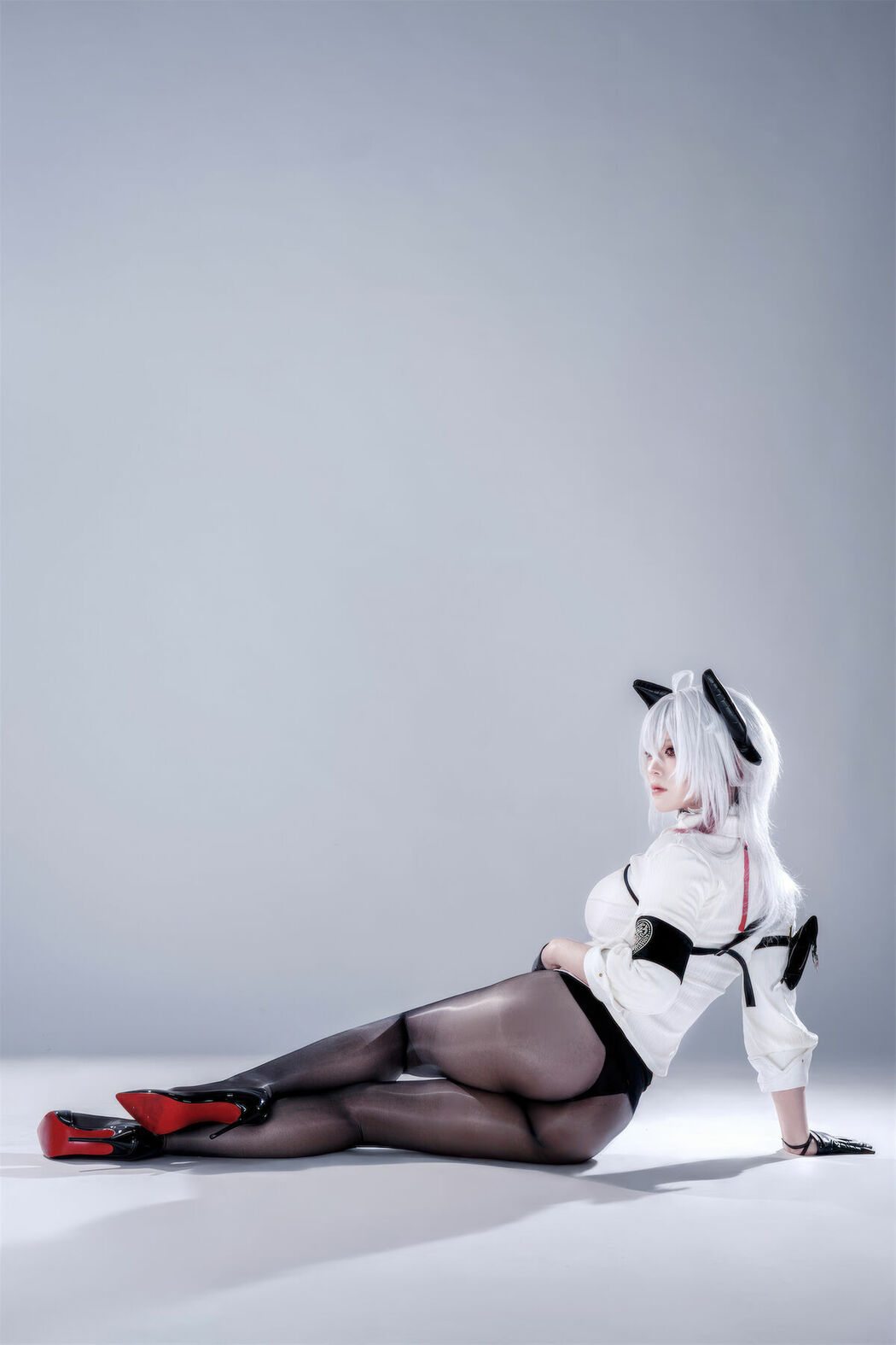 Coser@半半子 – 鸣潮 赞妮 (58P)