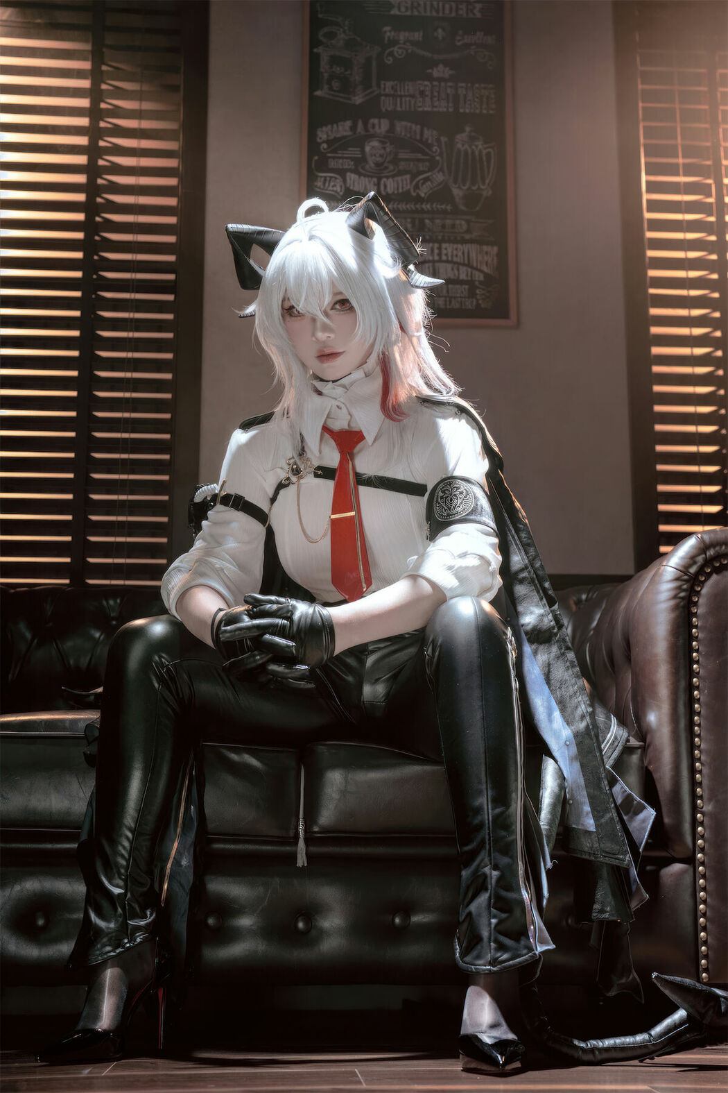 Coser@半半子 – 鸣潮 赞妮 (58P)