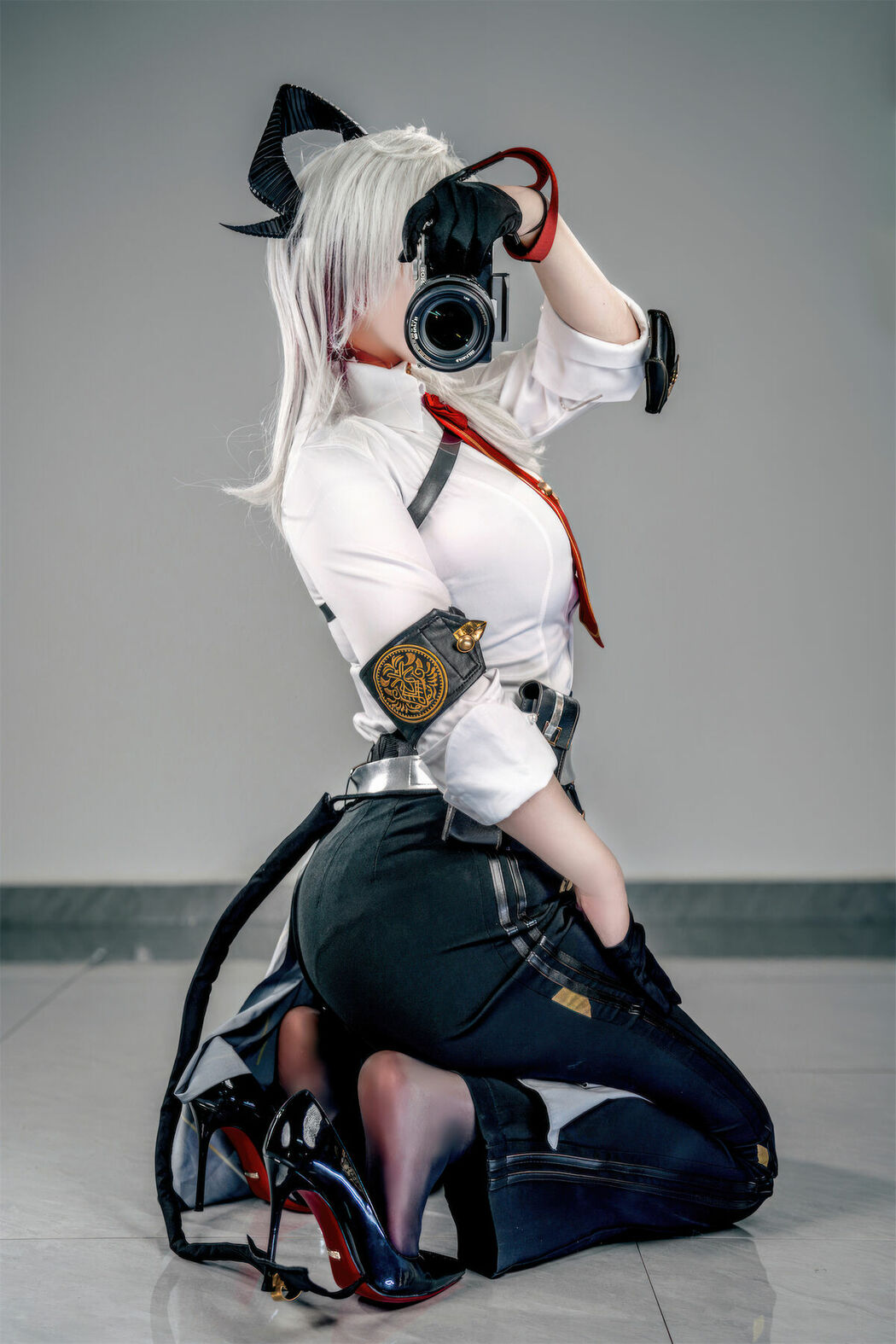 Coser@半半子 – 鸣潮 赞妮 (58P)